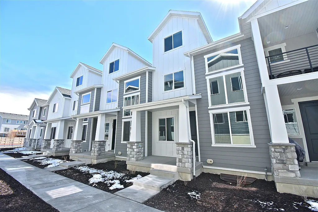 15089 South Reins Way