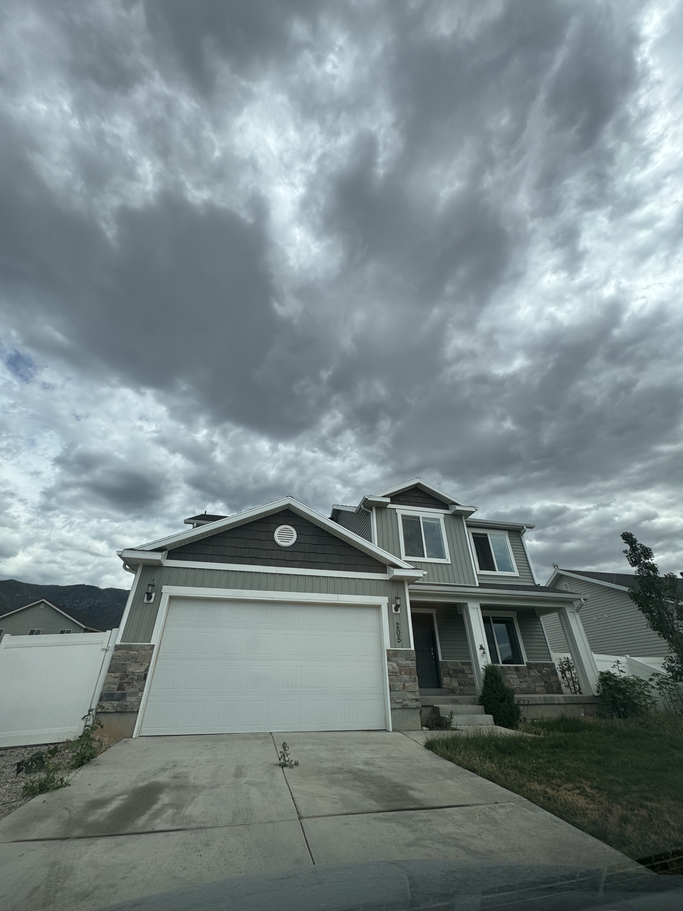 205 W Braeburn Lane