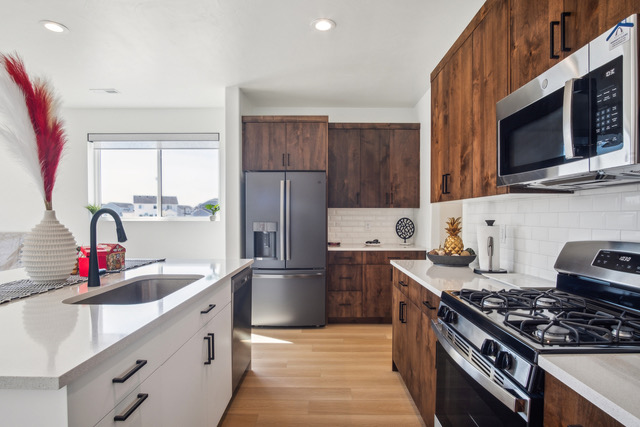 946 West 800 South