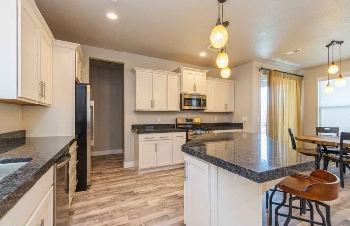5039 W Daybreak parkway